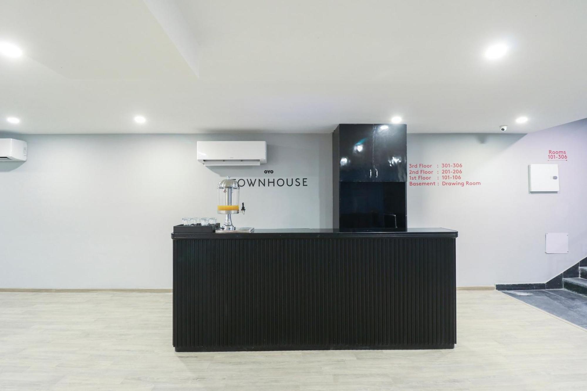 Townhouse Noida Sector 71 Near Iskcon Temple Noida Hotel Indirapuram Luaran gambar