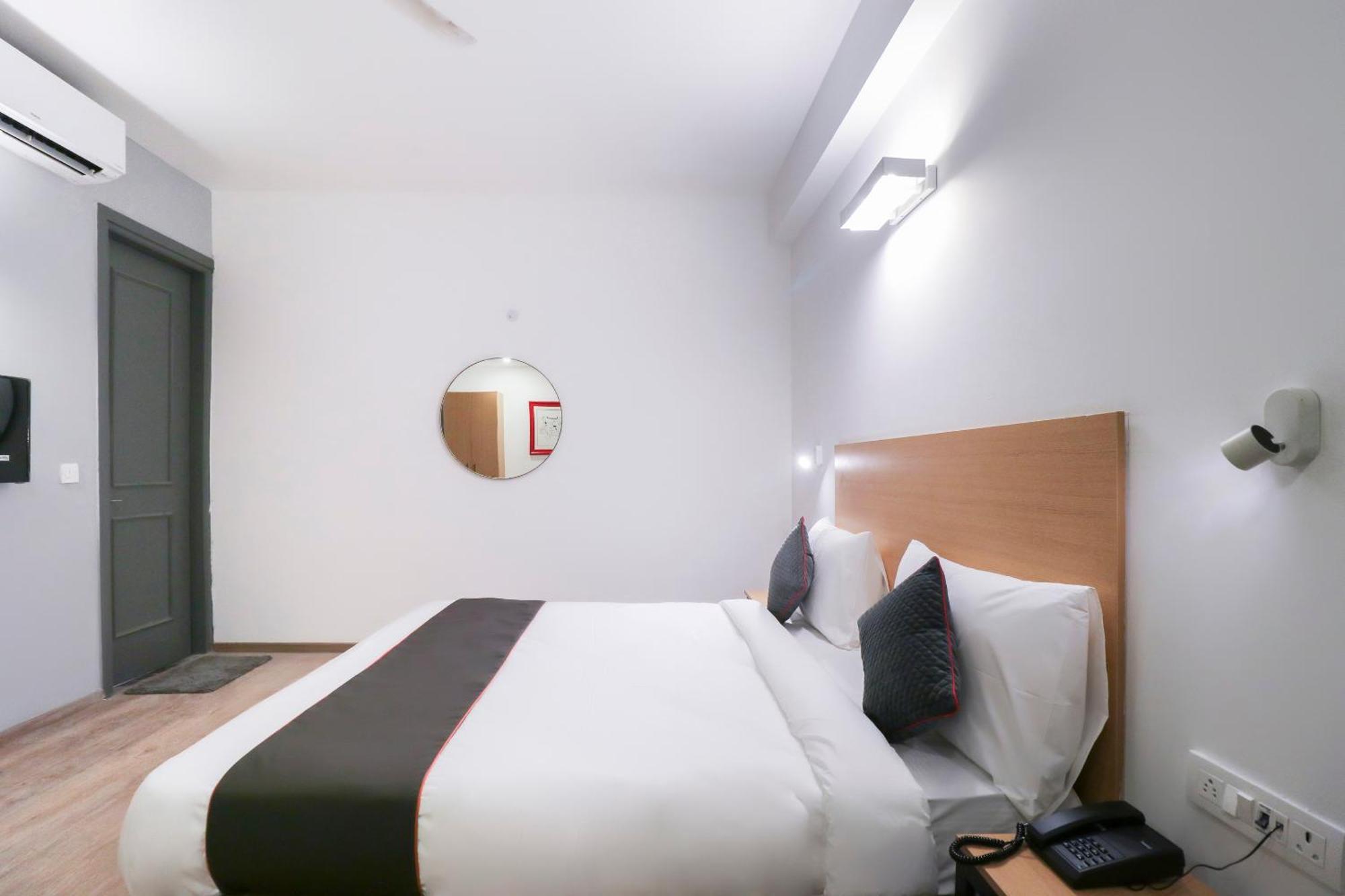 Townhouse Noida Sector 71 Near Iskcon Temple Noida Hotel Indirapuram Luaran gambar