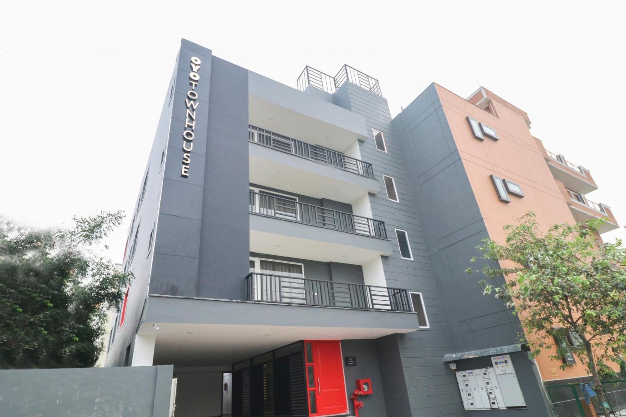 Townhouse Noida Sector 71 Near Iskcon Temple Noida Hotel Indirapuram Luaran gambar
